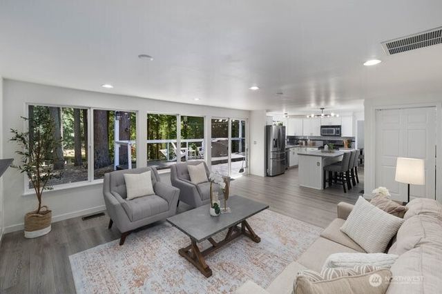 3310 220th Avenue SE, Sammamish, WA 98075