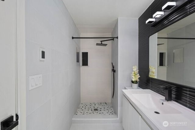 3310 220th Avenue SE, Sammamish, WA 98075