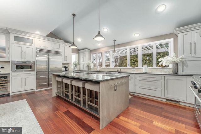 300 BELL CT, Exton, PA 19341