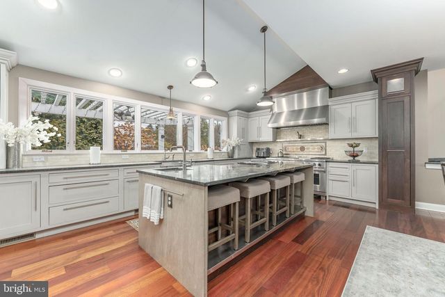300 BELL CT, Exton, PA 19341