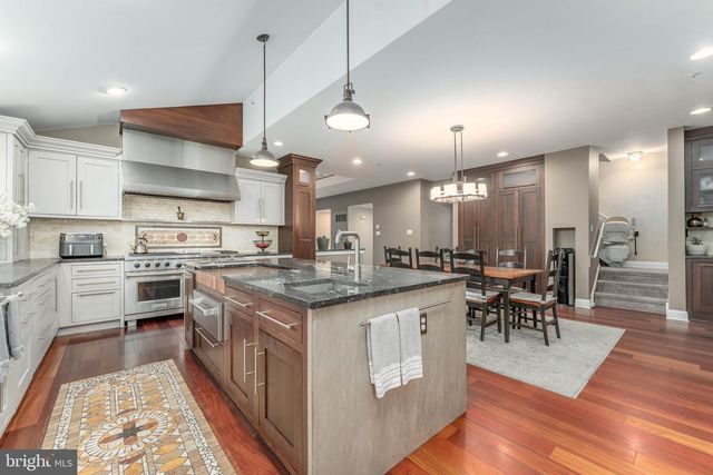 300 BELL CT, Exton, PA 19341