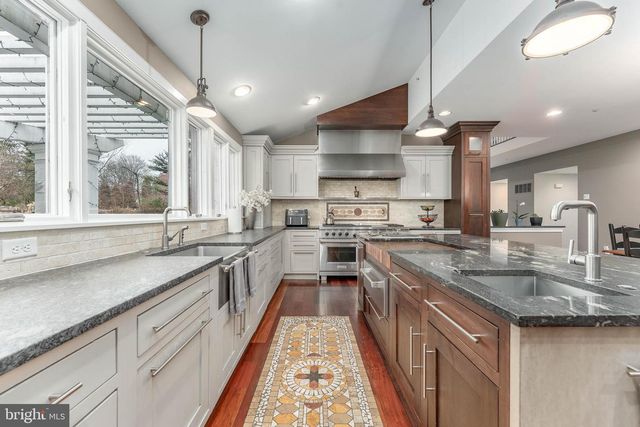 300 BELL CT, Exton, PA 19341