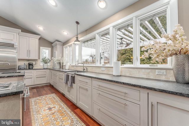 300 BELL CT, Exton, PA 19341
