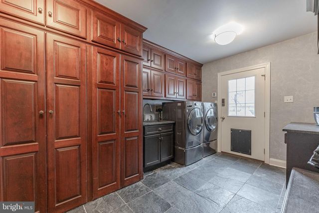 300 BELL CT, Exton, PA 19341