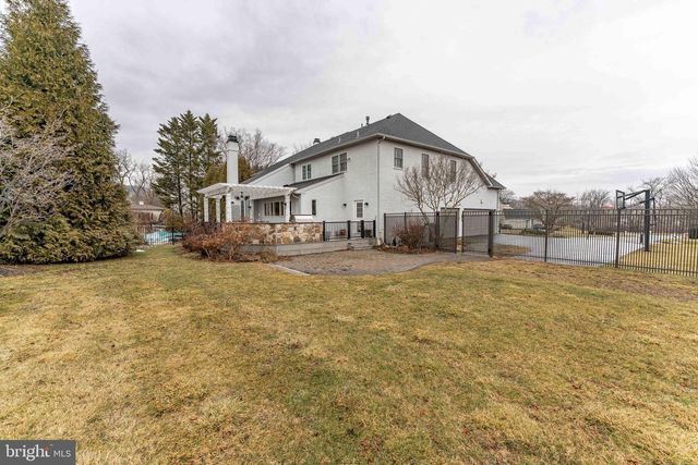 300 BELL CT, Exton, PA 19341