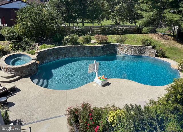 300 BELL CT, Exton, PA 19341