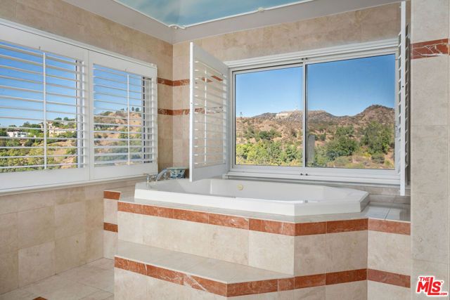 2315 N Hobart Boulevard, Los Angeles, CA 90027