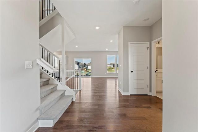 300 SW Amara Drive, Blue Springs, MO 64064