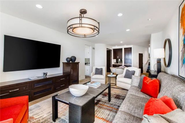 26 S La Senda Drive, Laguna Beach, CA 92651