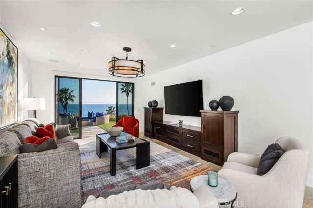 26 S La Senda Drive, Laguna Beach, CA 92651
