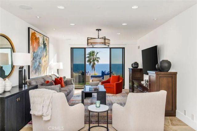 26 S La Senda Drive, Laguna Beach, CA 92651