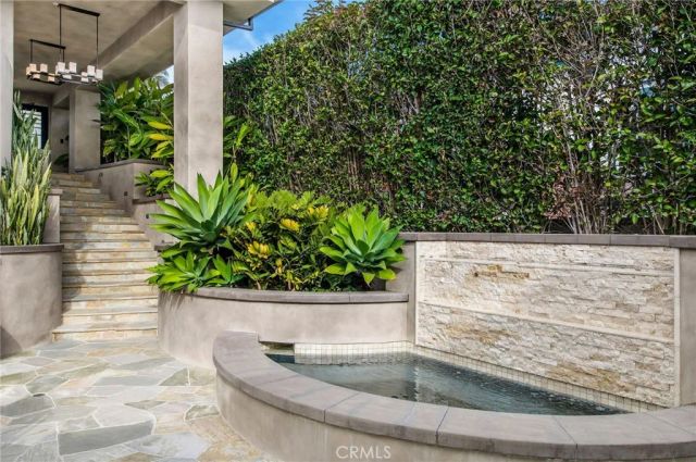 26 S La Senda Drive, Laguna Beach, CA 92651