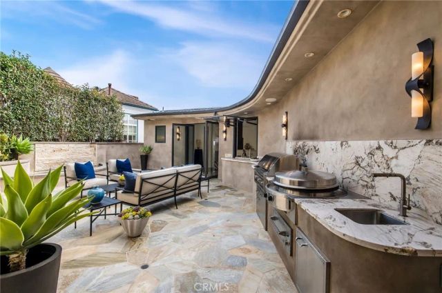 26 S La Senda Drive, Laguna Beach, CA 92651