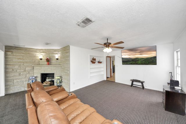 100 N Mattson Street, West Columbia, TX 77486