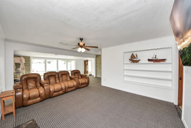 100 N Mattson Street, West Columbia, TX 77486