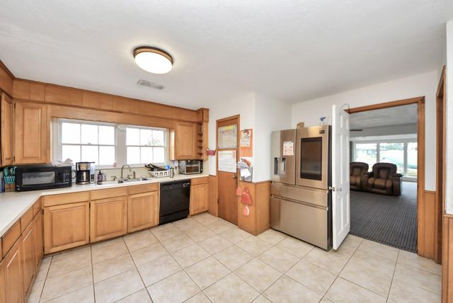 100 N Mattson Street, West Columbia, TX 77486