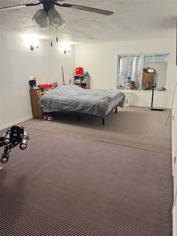 100 N Mattson Street, West Columbia, TX 77486