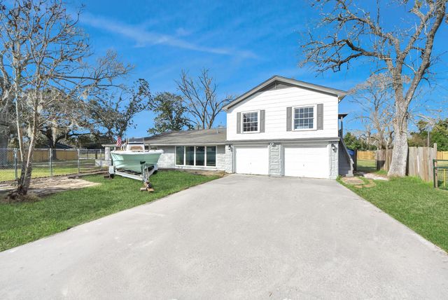 100 N Mattson Street, West Columbia, TX 77486