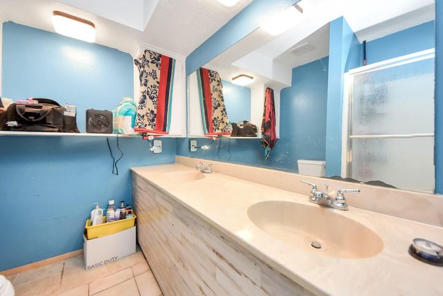 100 N Mattson Street, West Columbia, TX 77486