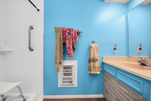 100 N Mattson Street, West Columbia, TX 77486