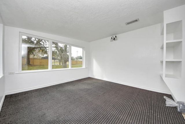 100 N Mattson Street, West Columbia, TX 77486