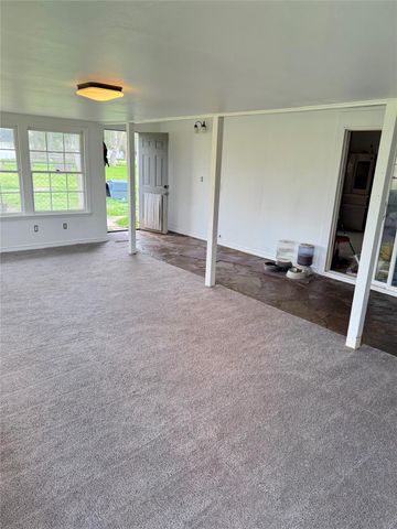 100 N Mattson Street, West Columbia, TX 77486