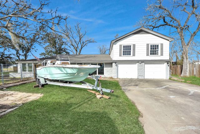 100 N Mattson Street, West Columbia, TX 77486