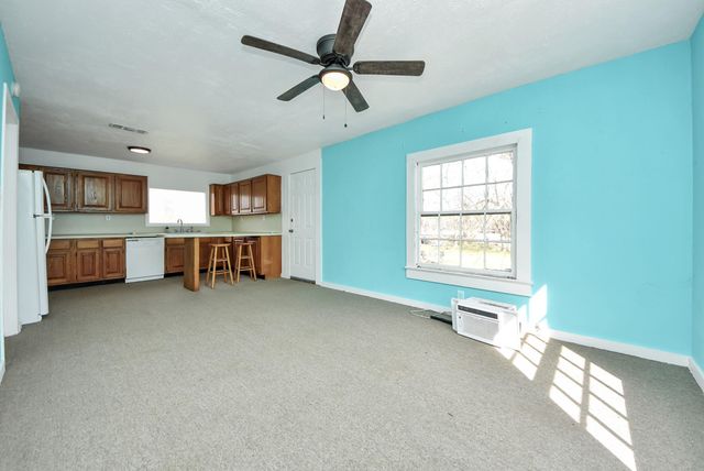 100 N Mattson Street, West Columbia, TX 77486