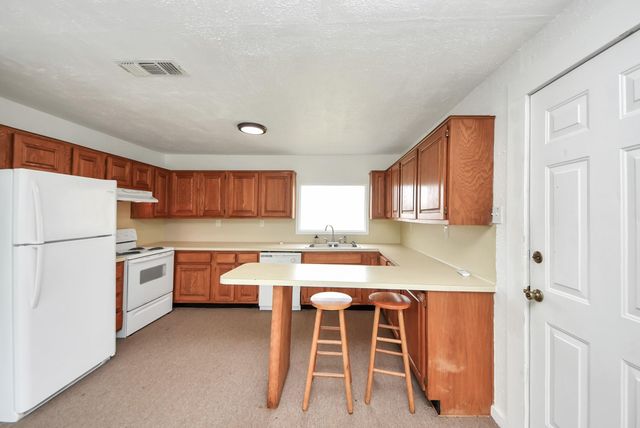 100 N Mattson Street, West Columbia, TX 77486