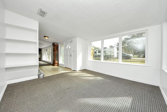 100 N Mattson Street, West Columbia, TX 77486