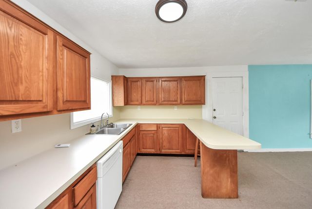 100 N Mattson Street, West Columbia, TX 77486