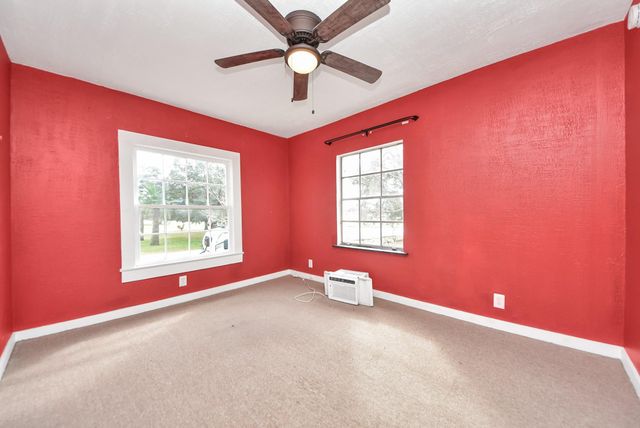 100 N Mattson Street, West Columbia, TX 77486