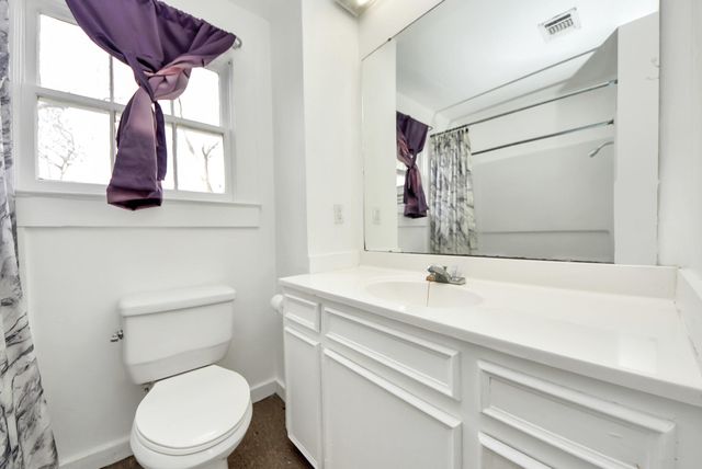 100 N Mattson Street, West Columbia, TX 77486