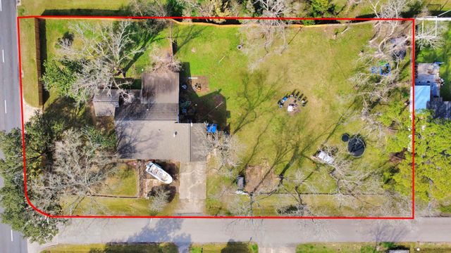 100 N Mattson Street, West Columbia, TX 77486