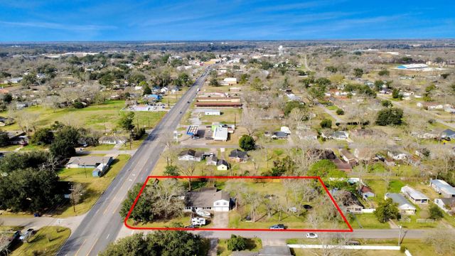 100 N Mattson Street, West Columbia, TX 77486