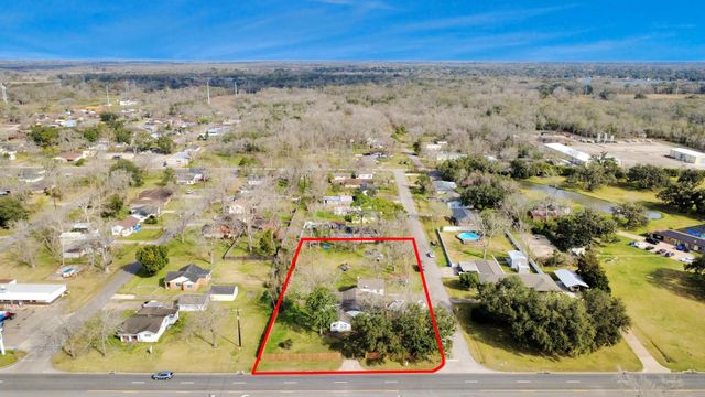 100 N Mattson Street, West Columbia, TX 77486