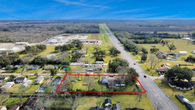 100 N Mattson Street, West Columbia, TX 77486