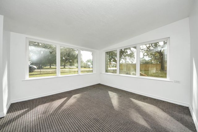 100 N Mattson Street, West Columbia, TX 77486