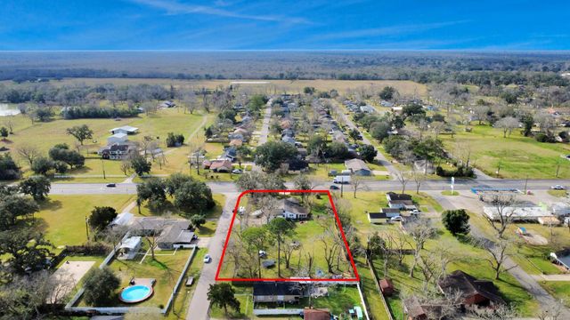 100 N Mattson Street, West Columbia, TX 77486