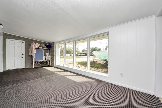 100 N Mattson Street, West Columbia, TX 77486