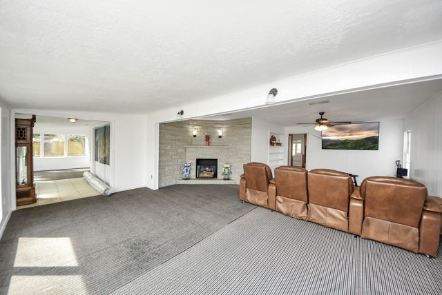 100 N Mattson Street, West Columbia, TX 77486