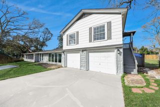 100 N Mattson Street, West Columbia, TX 77486