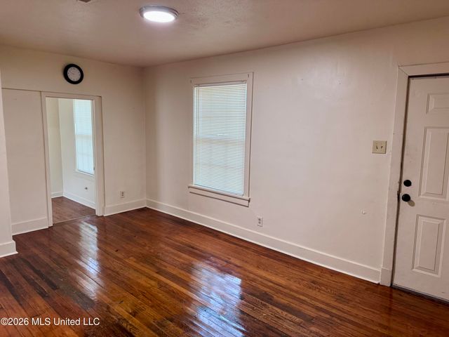 528 Woodbury Road, Jackson, MS 39206