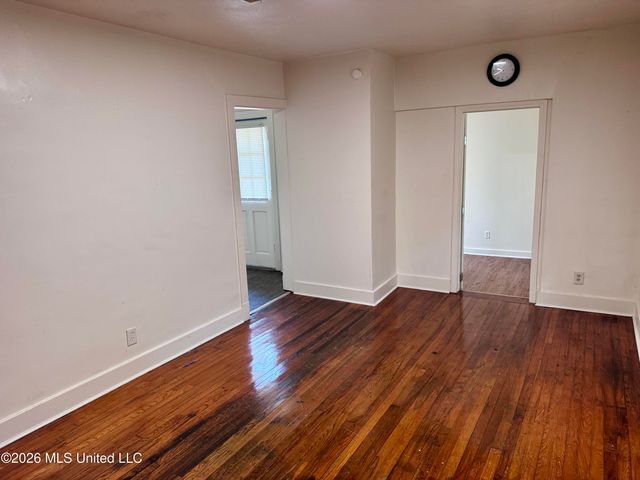 528 Woodbury Road, Jackson, MS 39206