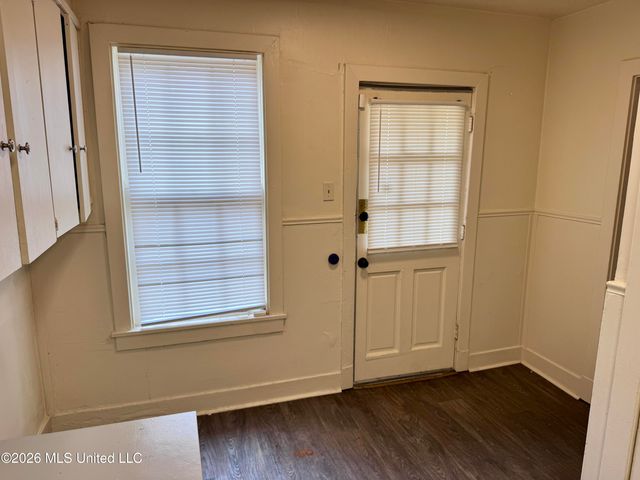 528 Woodbury Road, Jackson, MS 39206