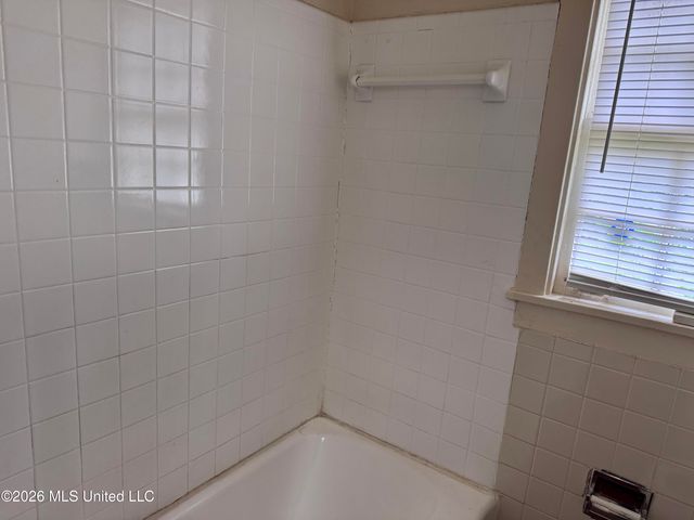 528 Woodbury Road, Jackson, MS 39206