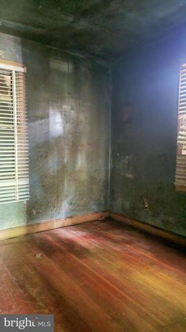 5220 CLAY ST NE, Washington, DC 20019