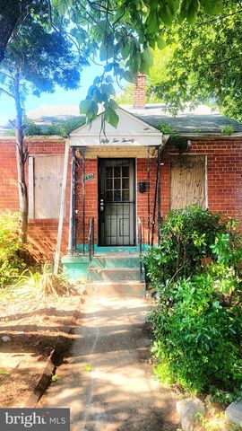 5220 CLAY ST NE, Washington, DC 20019