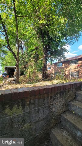 5220 CLAY ST NE, Washington, DC 20019