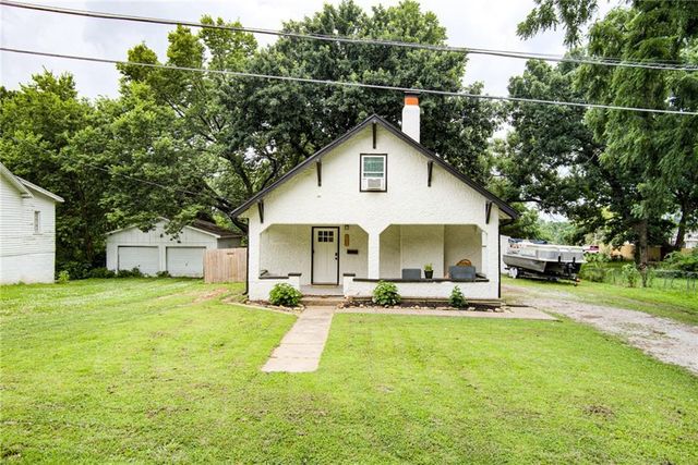6033 Edith Avenue, Kansas City, KS 66104